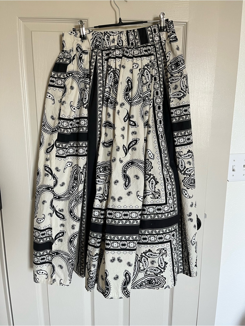 Halogen Black and White Paisley Midi Skirt